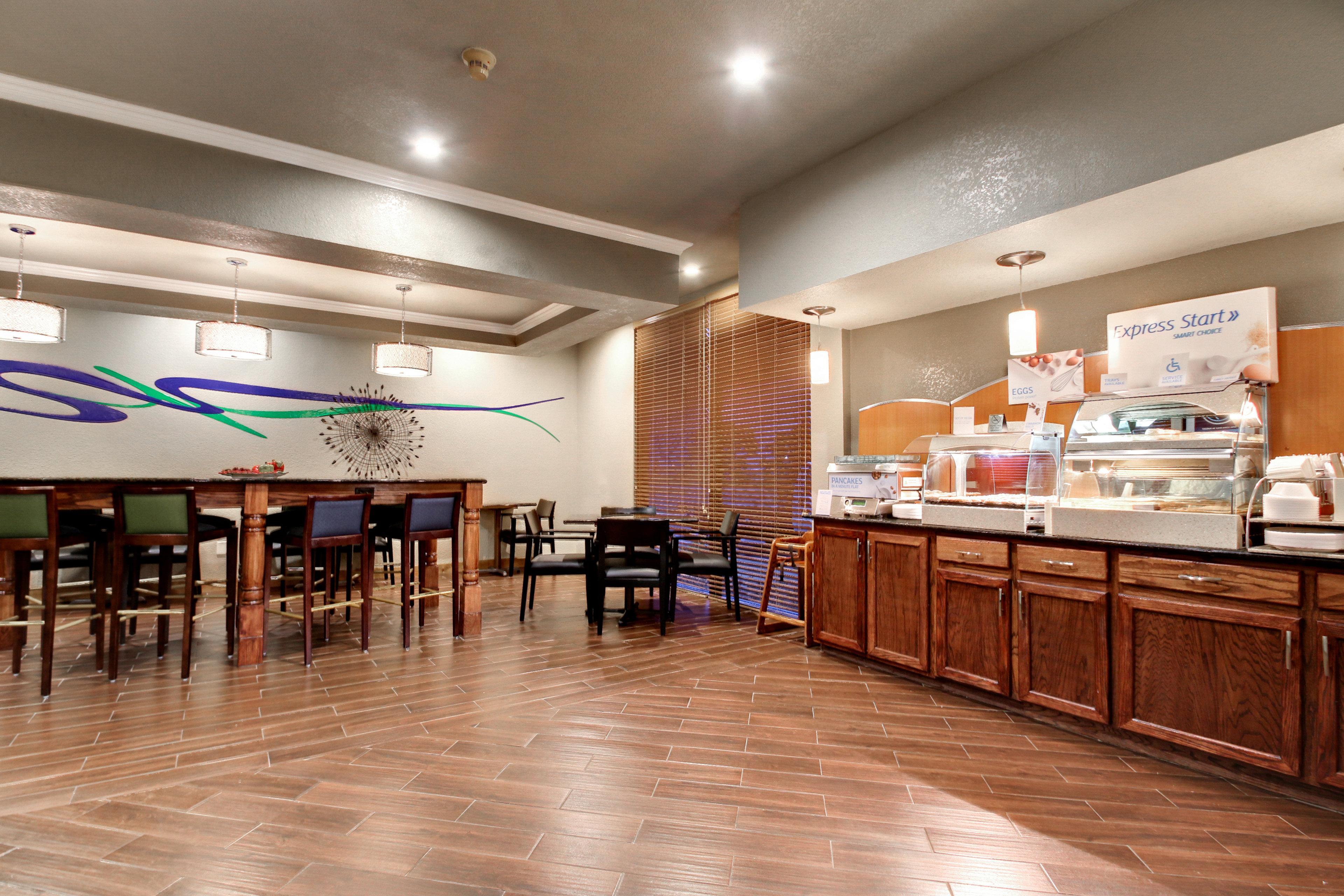 Holiday Inn Express Marshfield - Springfield Area By Ihg Exterior foto