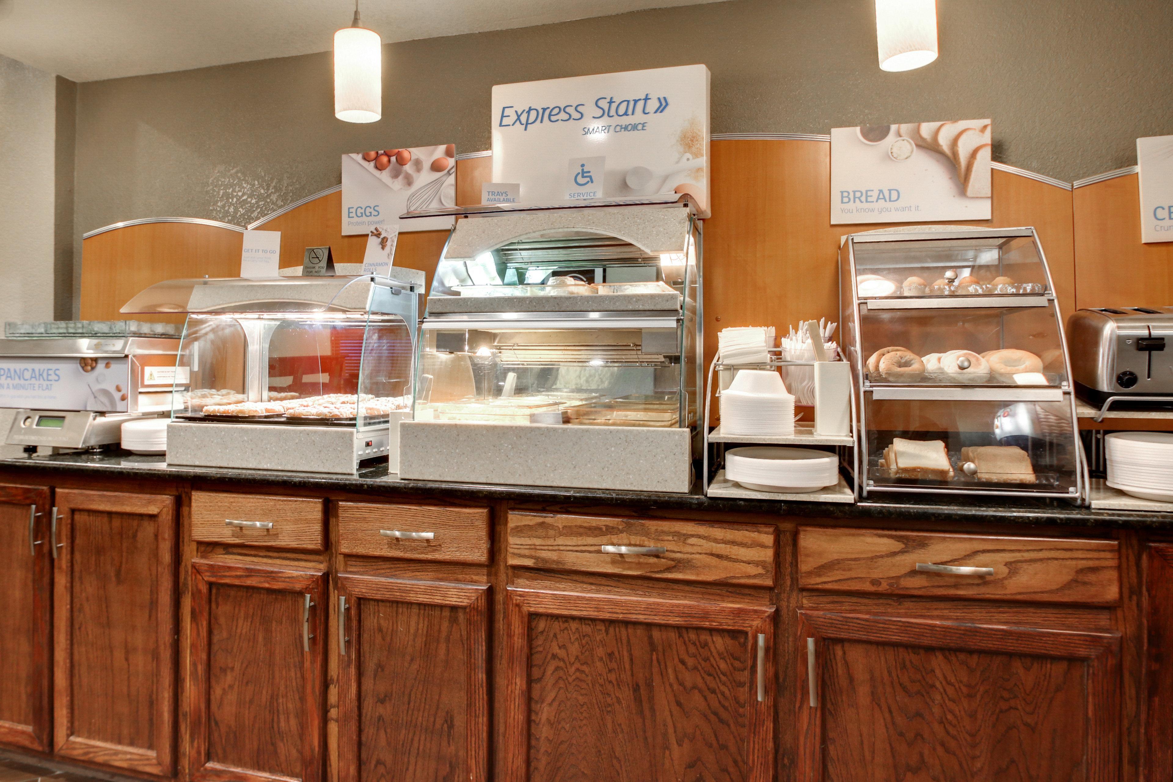 Holiday Inn Express Marshfield - Springfield Area By Ihg Exterior foto